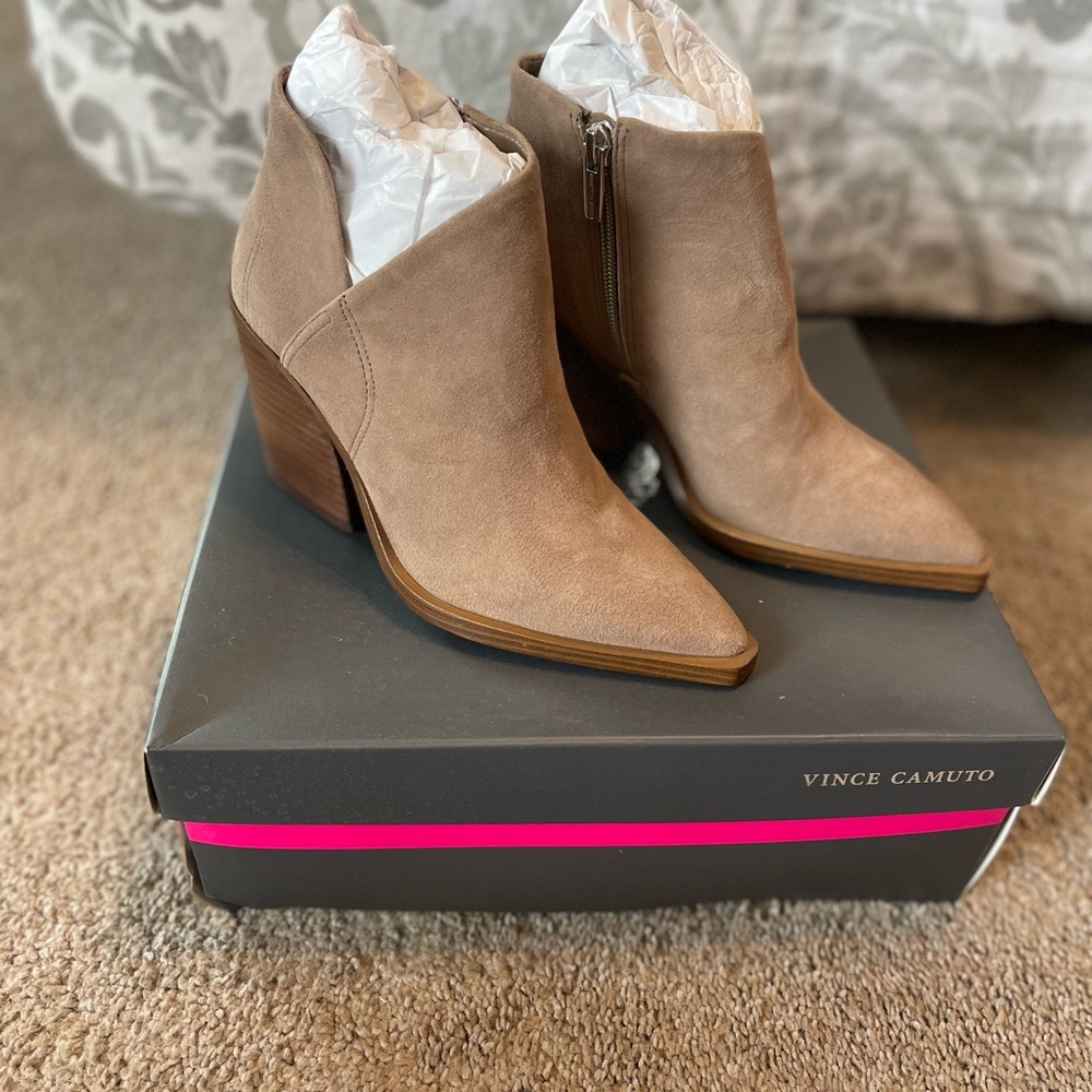 NIB Vince Camuto Grendan Booties- size 5